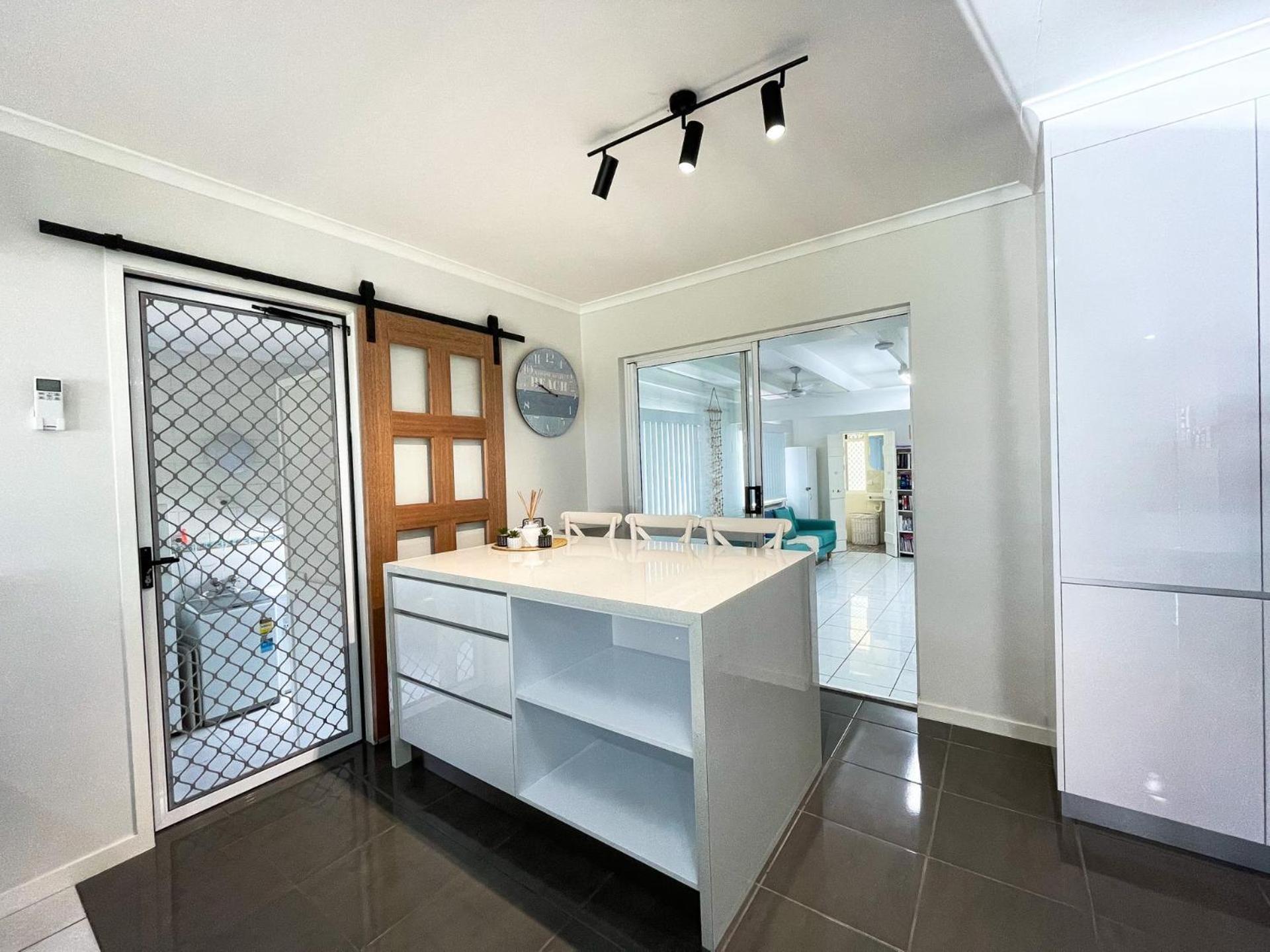 Beach House On Burrum- Close To Beach- 3Br- Wifi-Foxtel 우드게이트 외부 사진